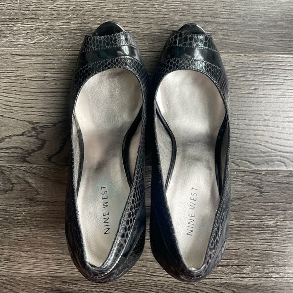 NINE WEST, SNAKE SKIN, PEEP TOE BLACK HEELS - Picture 2 of 7